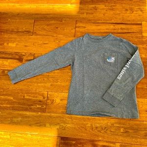 Long sleeve Vineyard Vines ski theme shirt
